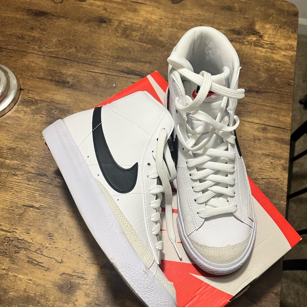 Women’s Nike blazers (like-new) - Picture 3 of 6